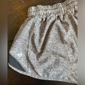 Lululemon Hotty Hot 2.5’ Shorts